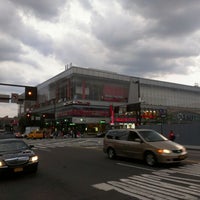 Photo prise au Welcome to Harlem par Derek P. le5/29/2012
