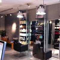 Foto scattata a Cuts and Curls Male Hairstyling da richard b. il 3/14/2012