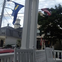 Foto scattata a White Porch Inn da Nicholas B. il 7/23/2012