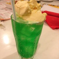 Photo taken at MA-DINER マーダイナー by Lei O. on 7/17/2012