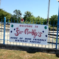 5/5/2012 tarihinde Randy W.ziyaretçi tarafından Sir Goony&amp;#39;s Family Fun Center of Chattanooga'de çekilen fotoğraf