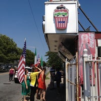 Photo taken at Dolly&amp;#39;s Italian Ices by Elvin R. on 7/22/2012