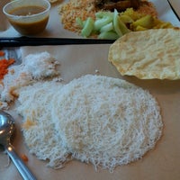 Photo taken at Curry Hopper by Maslinda M. on 7/16/2012