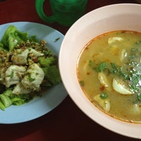 Photo taken at เอเชียข้าวต้มปลา วัดไผ่เงิน by pey p. on 4/11/2012