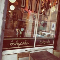 Foto tomada en Erin McKenna's Bakery por Yujiro N. el 3/1/2012