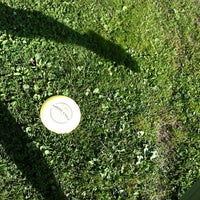 Photo taken at Frisbee-Golf  Haaganpuisto by Mirva H. on 8/4/2012