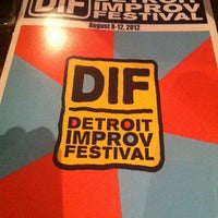 รูปภาพถ่ายที่ Go Comedy Improv Theater โดย Cinthya เมื่อ 8/11/2012
