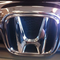 รูปภาพถ่ายที่ LaFontaine Honda โดย Joe N. เมื่อ 9/4/2012