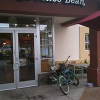 Снимок сделан в The Coffee Bean &amp;amp; Tea Leaf пользователем Doug M. 8/5/2012