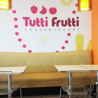 Photo taken at Tutti Frutti Frozen Yogurt by Tim D. on 6/14/2012