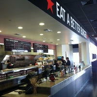 Foto tomada en All Star Burger  por CentralTexas R. el 3/5/2012