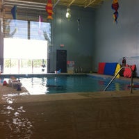 Foto diambil di Small Fish Big Fish Swim School oleh Kimberly B. pada 5/7/2012