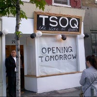 5/18/2012 tarihinde Sir LanceLot R.ziyaretçi tarafından TSOQ (The Store On Queen)'de çekilen fotoğraf