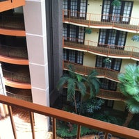 Foto diambil di DoubleTree Suites by Hilton Hotel Omaha oleh Mitch L. pada 4/10/2012