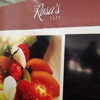 รูปภาพถ่ายที่ Rosa&#39;s Café โดย Antonio Carlos R. เมื่อ 8/8/2012
