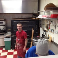 Das Foto wurde bei DiPiazza&amp;#39;s Pizzeria von John K. am 4/20/2012 aufgenommen