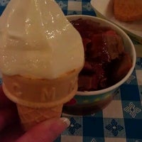 Photo taken at Dickey&amp;#39;s Barbecue Pit by The Hungry Housewives ~. on 2/26/2012