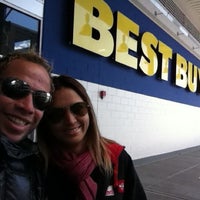 Photo taken at Best Buy by Vinicius S. on 4/9/2012