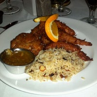 รูปภาพถ่ายที่ Owens&#39; Restaurant โดย Joyce D. เมื่อ 6/1/2012