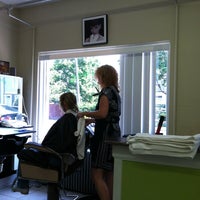 Foto tomada en Ruth&#39;s Hair Styling Salon  por Daryl G. el 5/24/2012