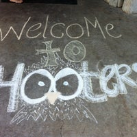 รูปภาพถ่ายที่ Hooters โดย Jordan R. เมื่อ 8/8/2012