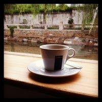 Photo taken at Solo Cafe by foodtravel.pl on 6/4/2012