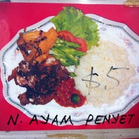 Photo taken at Bedok Seafood Restaurant @ 531 Bedok North St 3 by ☮мεíкíηⒾ③Տεωεʟ✯ on 3/15/2012