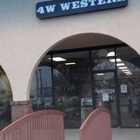 Foto tirada no(a) 4W Western por Shawna F. em 2/10/2012