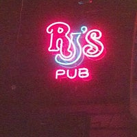 รูปภาพถ่ายที่ RJ&amp;#39;s Pub โดย Monique C. เมื่อ 4/25/2012