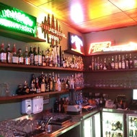 Foto tirada no(a) Universal Bar por Andy H. em 3/8/2012
