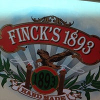 Foto tirada no(a) Finck&amp;#39;s Cigar Factory Outlet - West Ave. por brian k. em 8/4/2012