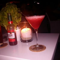 Das Foto wurde bei Platanos cafe bar von Evi A. am 8/17/2012 aufgenommen
