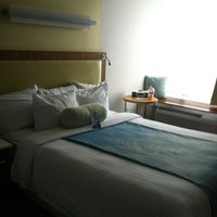 Foto scattata a SpringHill Suites By Marriott da Jeanne F. il 6/23/2012