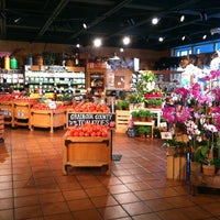 รูปภาพถ่ายที่ The Fresh Market โดย Lauri H. เมื่อ 6/30/2012