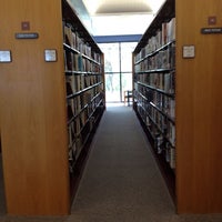 Foto scattata a Glendale Public Library da Julia H. il 4/3/2012