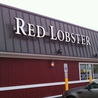 Photo taken at Red Lobster by Andres Q. on 7/3/2012