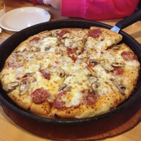Photo taken at Pizza Hut by Raul M. on 6/1/2012