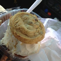 Foto tomada en Snookies Cookies  por Ahniyah M. el 8/25/2012