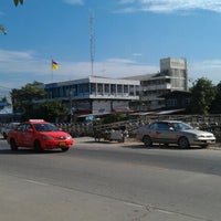 Photo taken at สถานีตำรวจนครบาลศาลาแดง by piranan i. on 8/25/2012