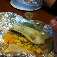 Das Foto wurde bei Bronco Burritos von Jesus L. am 3/30/2012 aufgenommen