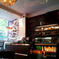 Foto scattata a Lily O&amp;#39;Brien&amp;#39;s Chocolate Cafe da Karina L. il 6/10/2012