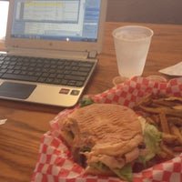 8/27/2012にHilary L.がRemington Grill Burgers &amp;amp; BBQ- Raleighで撮った写真