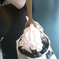 Photo taken at Golden Spoon Frozen Yogurt by Madison B. on 8/27/2012