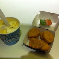 รูปภาพถ่ายที่ McDonald&amp;#39;s โดย Nathan R. เมื่อ 6/26/2012