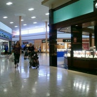 Das Foto wurde bei Southern Hills Mall von Meri T. am 8/3/2012 aufgenommen