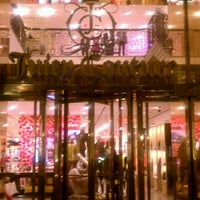 Photo taken at Juicy Couture by Sean C. on 9/8/2012