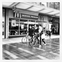 Снимок сделан в McDonald&#39;s пользователем Dave D. 4/17/2012