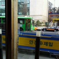 Photo taken at ZOO COFFEE by Sejin P. on 4/1/2012