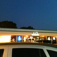 Foto diambil di AJ&amp;#39;s Bar and Grill oleh Goldie N. pada 6/30/2012