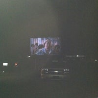 รูปภาพถ่ายที่ Raleigh Road Outdoor Theatre โดย Craig A. เมื่อ 6/2/2012